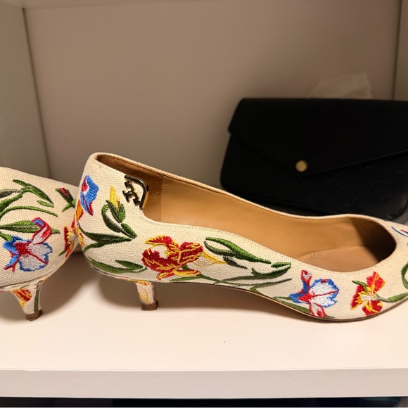 Tory Burch Floral Embroidered Women's kitten heel size 8.5 - Picture 2 of 5